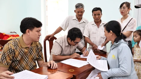 Xã Thạnh Lợi: Trao thông báo thu hồi đất thực hiện dự án đường Vành đai 4 TP.Hồ Chí Minh