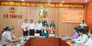 Xã Tầm Vu trao quyết định công tác cán bộ