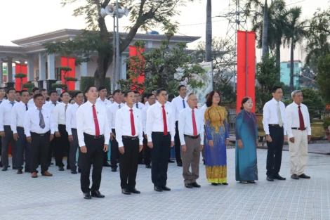 Đoàn đại biểu Đại hội đại biểu Hội Nông dân tỉnh viếng Nghĩa trang liệt sĩ tỉnh