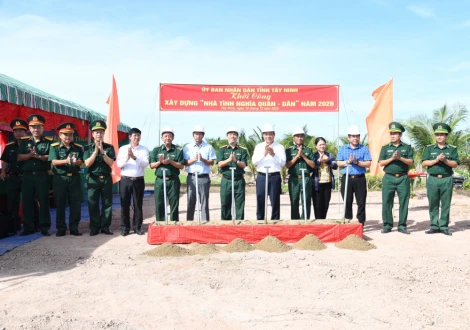 Khởi công xây dựng Nhà nghĩa tình quân - dân tại xã Khánh Hưng