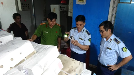 Phát hiện số lượng lớn thịt động vật đông lạnh chưa rõ nguồn gốc, xuất xứ