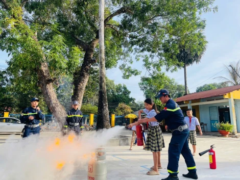 Xã Phước Vinh: Tổ chức hoạt động giáo dục kỹ năng sống về phòng cháy, chữa cháy và cứu nạn, cứu hộ cho học sinh