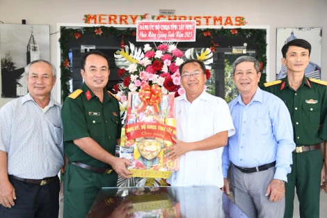 Bộ Chỉ huy Quân sự tỉnh chúc mừng Giáng sinh năm 2025 các giáo xứ, hội thánh Tin lành