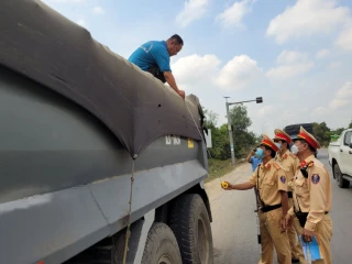 Kiểm tra, xử lý nghiêm vi phạm xe chở quá tải