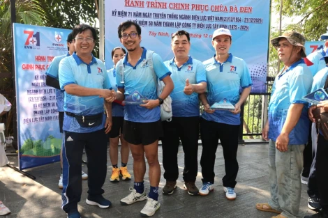 Công ty Điện lực Tây Ninh tổ chức hành trình chinh phục chùa Bà Đen