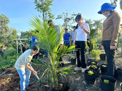 Xã Tân Thạnh phát động Tết trồng cây 'Đời đời nhớ ơn Bác Hồ'