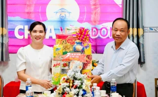 Lãnh đạo xã Mỹ Yên thăm, chúc mừng các tổ chức tôn giáo nhân dịp Lễ Giáng sinh năm 2025