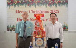 Phó Chủ tịch UBND tỉnh Đoàn Trung Kiên thăm, chúc mừng Chi hội Tin lành Cần Giuộc