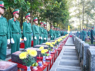 Truy điệu, an táng 159 hài cốt liệt sĩ tại Nghĩa trang liệt sĩ Đồi 82