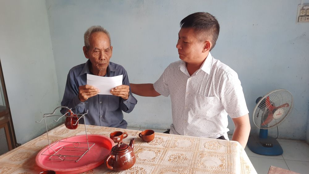 Ông Phạm Trung Chánh-Phó Bí thư Thành ủy-Chủ tịch UBND Thành phố thăm ông Nguyễn Văn Đào